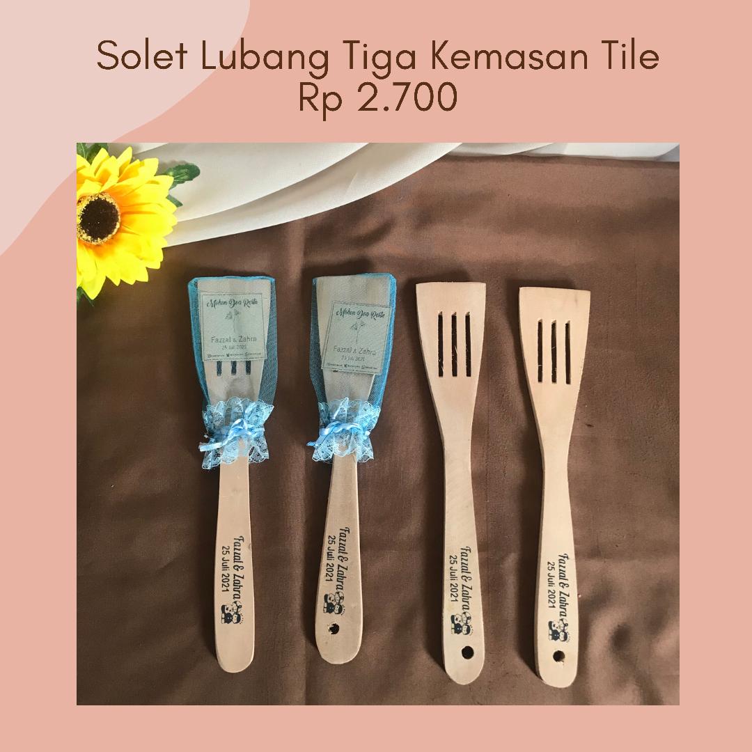 Foto vendor SOUVENIR KOSAN SOUVENIR Paket Solet Lubang Tiga Kemasan Tile