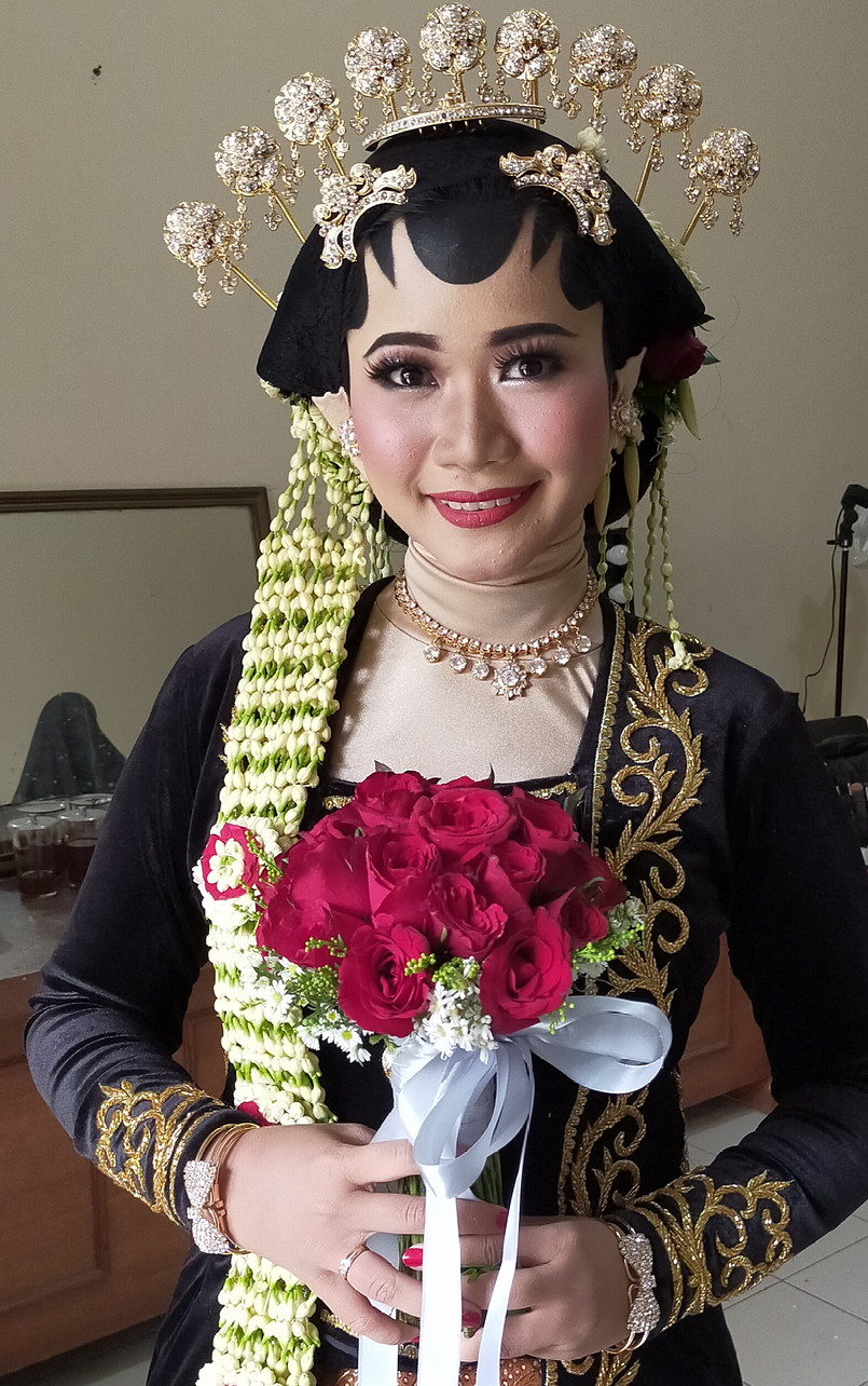 Foto vendor MUA Sakya Wedding Gallery Paket Paket Rias Resepsi Paes Solo Putri 