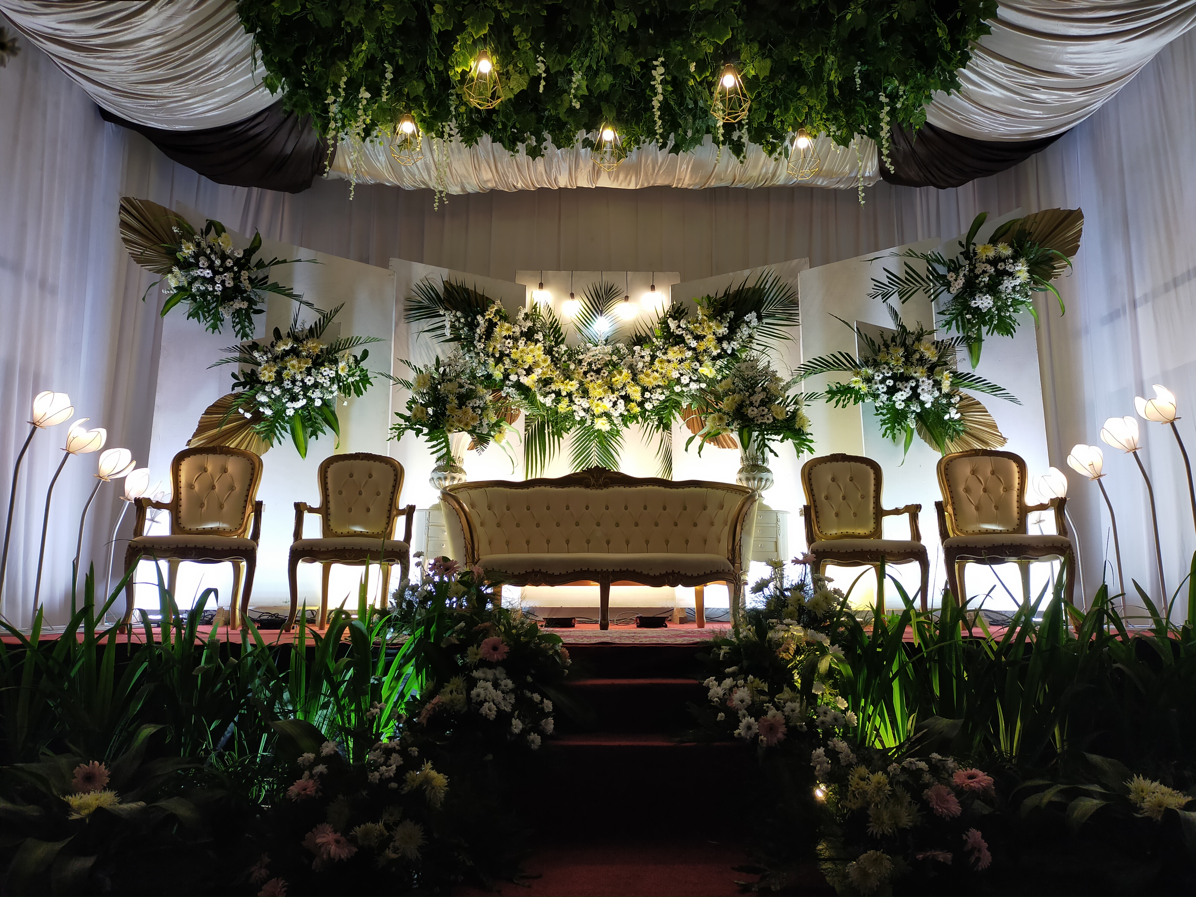 Foto vendor DEKORASI Bunga tulip Decoration Paket Paket modern 
